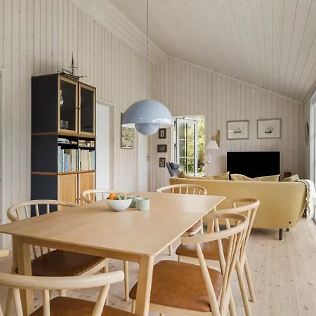 Feriehus Amazing In With Wifi